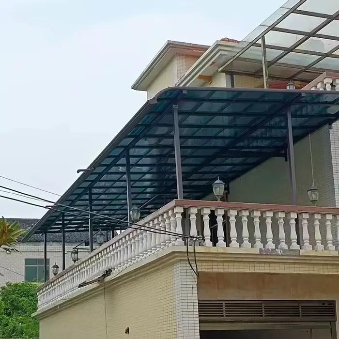 Abri de voiture en aluminium à toit polygonal avec verre isolant, auvent moderne autoportant pour villa