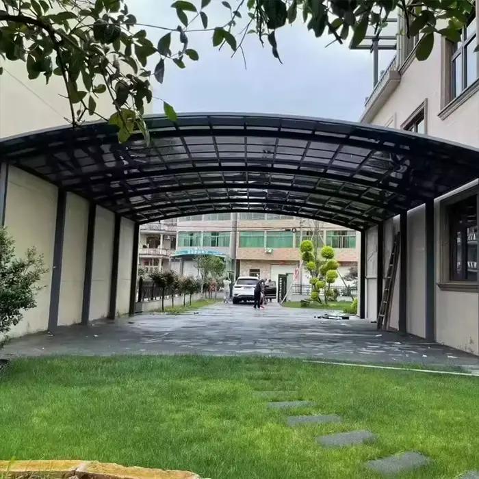 Abri de voiture en aluminium à toit polygonal avec verre isolant, auvent moderne autoportant pour villa