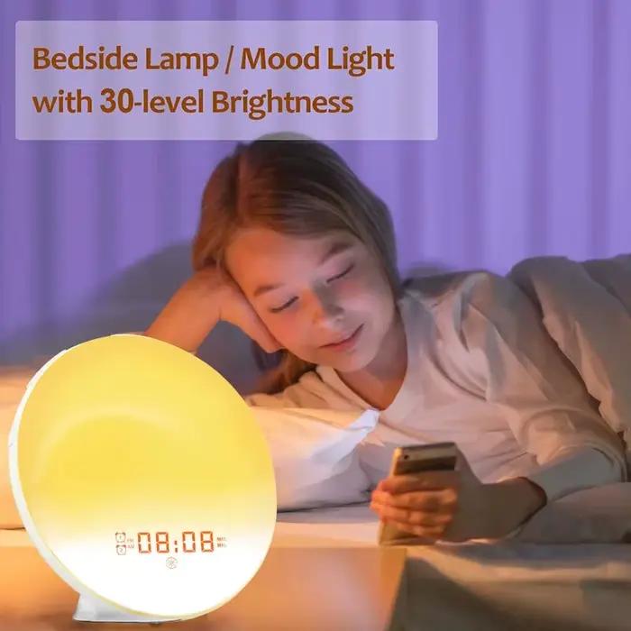 Réveil à simulation du lever du soleil avec double alarme et radio FM pour une transition douce vers la journée