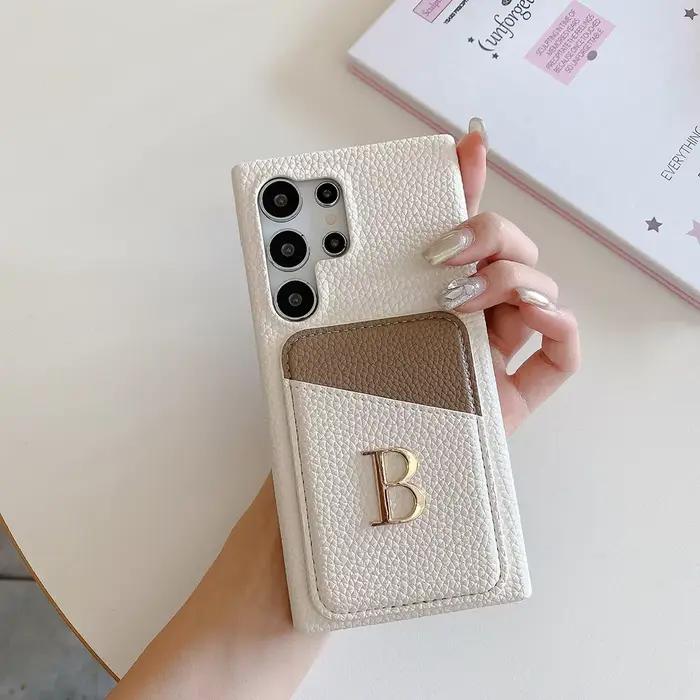 Étui personnalisé Samsung avec porte-cartes et initiales pour S24 S23 S22 A55 A13, en cuir avec nom et style gold pour cadeaux spéciaux