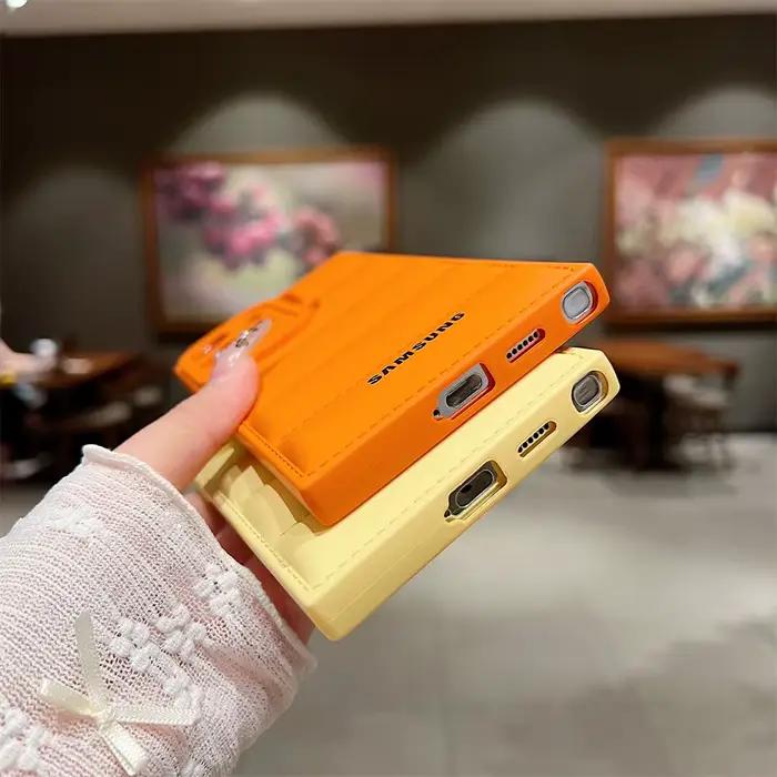 Coque de téléphone avec doudoune ondulée