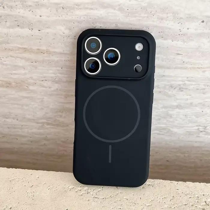 Coque de téléphone en silicone souple couleur unie avec chargement magnétique sans fil MagSafe pour iPhone 17 Pro