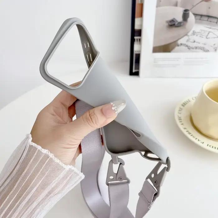 Coque en silicone mate avec lanière et collier à bandoulière